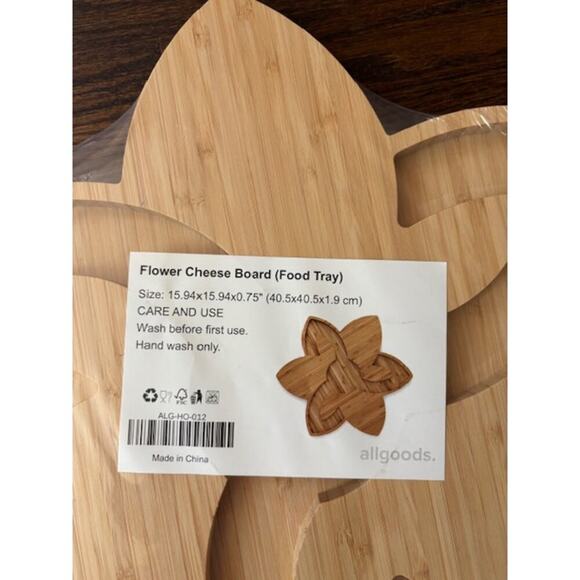 Cheeseboard Charcuterie Board Flower Shape Unique New In Package 16X16 - Picture 3 of 3